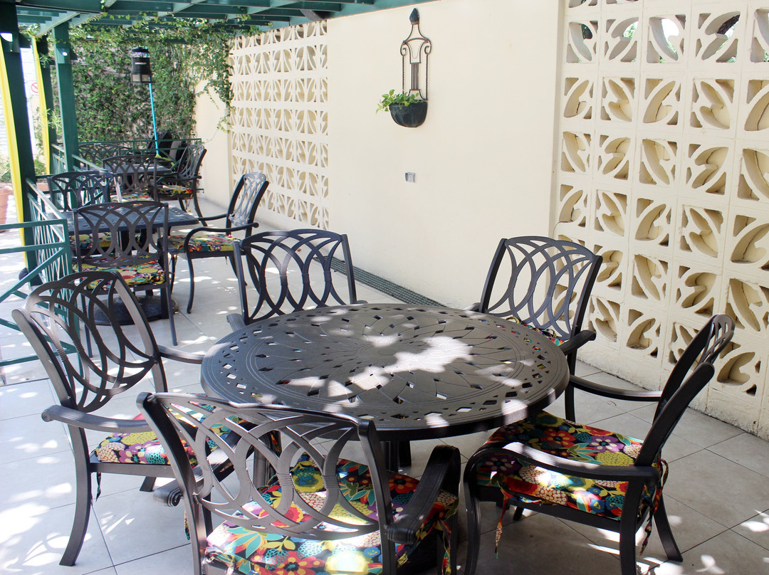 Pool Bar at The Courtleigh Hotel and Suites