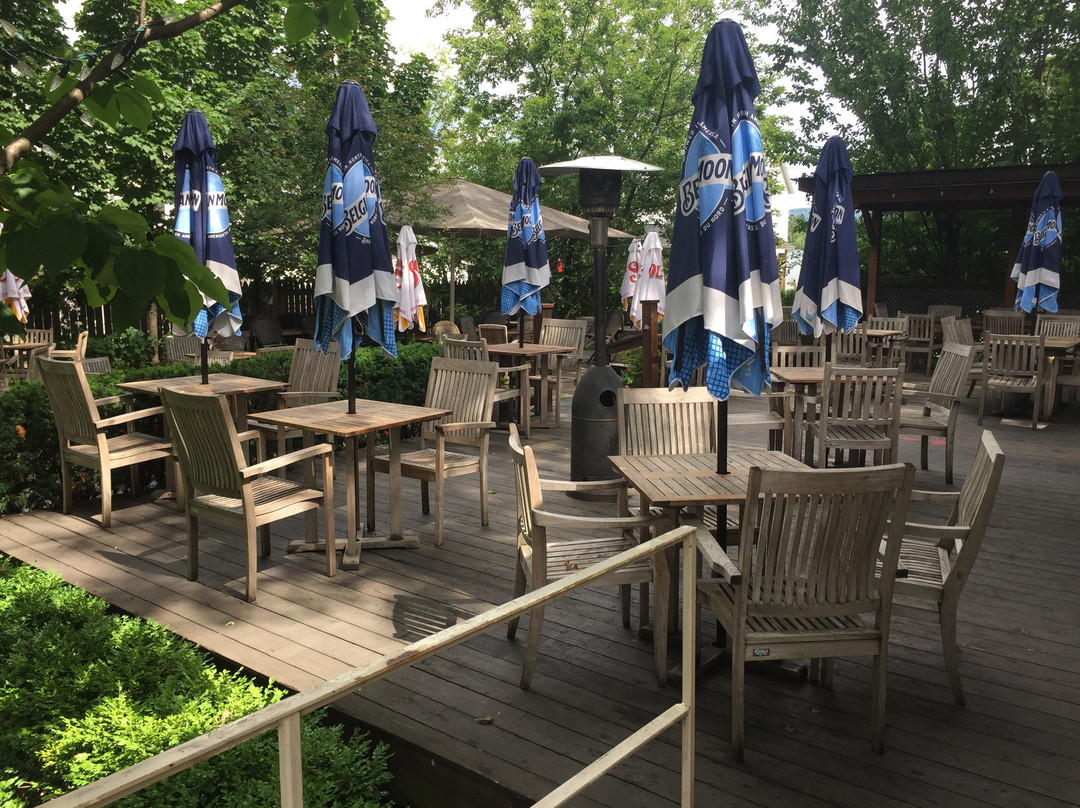 Auberge Ayer's Cliff主图