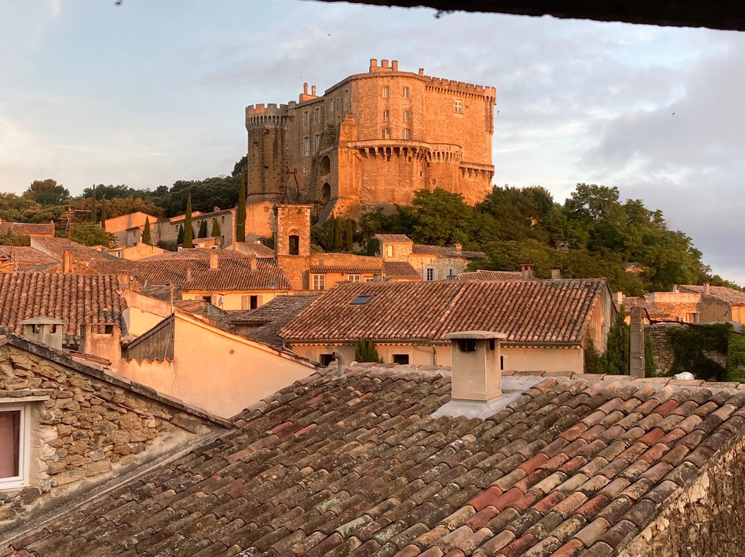 Les Aiguières en Provence主图