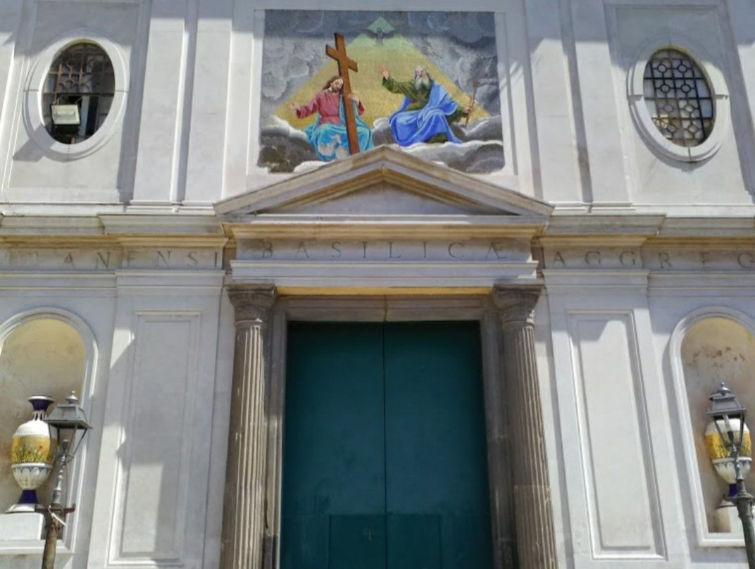 Basilica della SS. Trinità-Piano di Sorrento必去景点