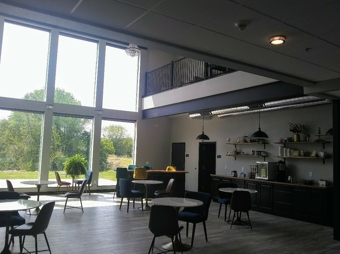 Waterfront Hotel主图