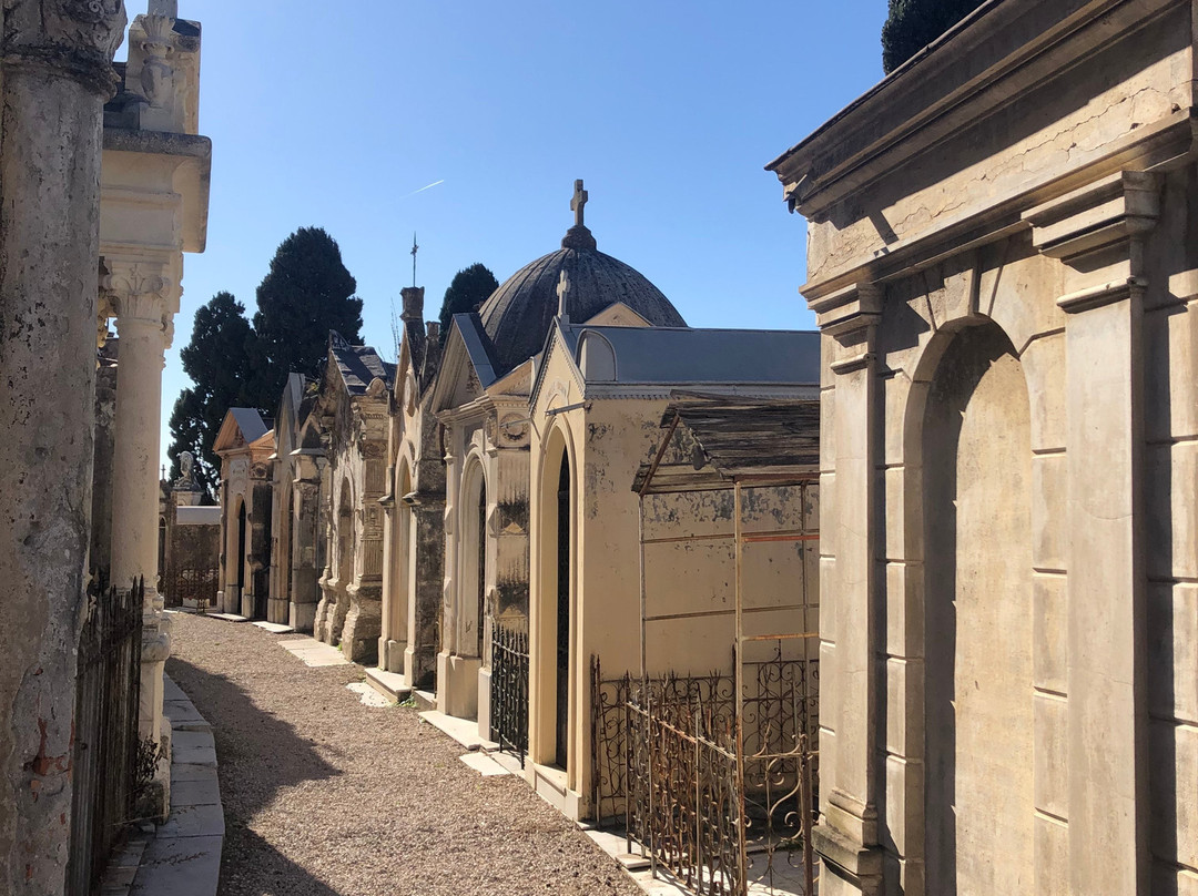 Cemetery of the Old Chateau景点图片