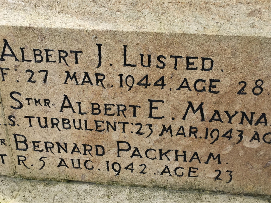 Burwash War Memorial景点图片