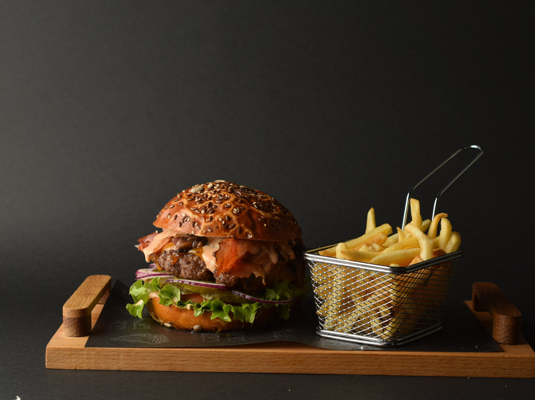 Dozzy Burger House
