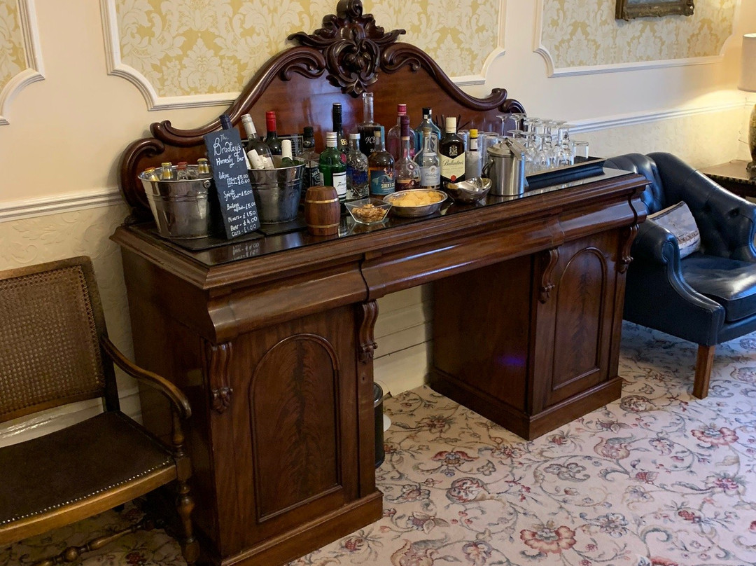 布拉德利酒店主图