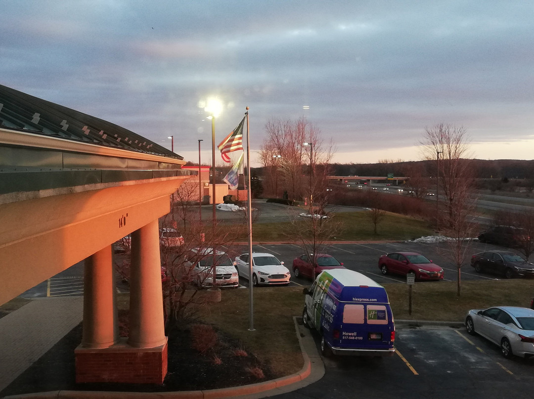 霍威尔快捷假日&套房酒店主图