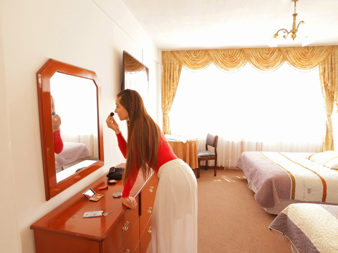 Flores Plaza Hotel主图