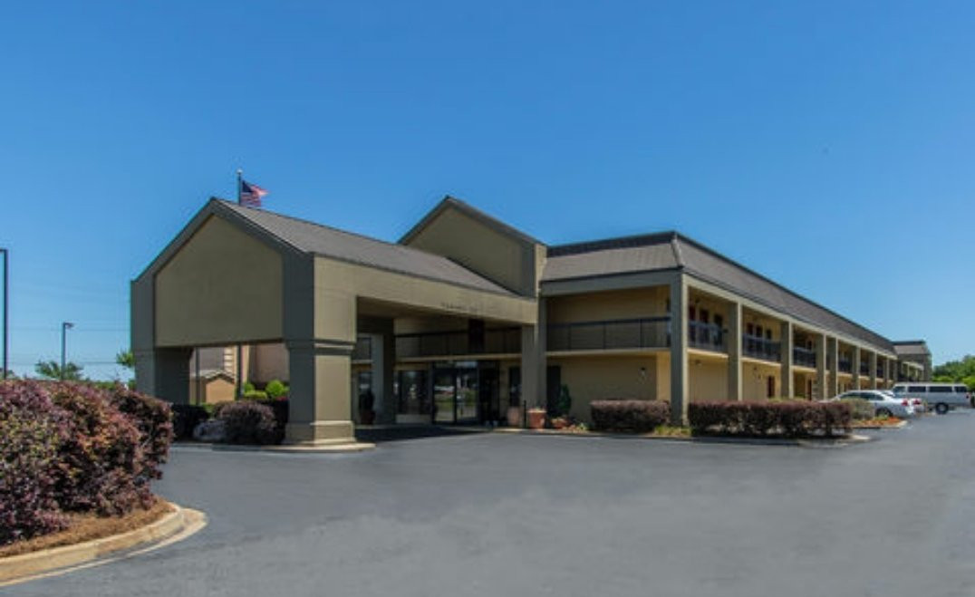 门罗希尔顿恒庭酒店主图