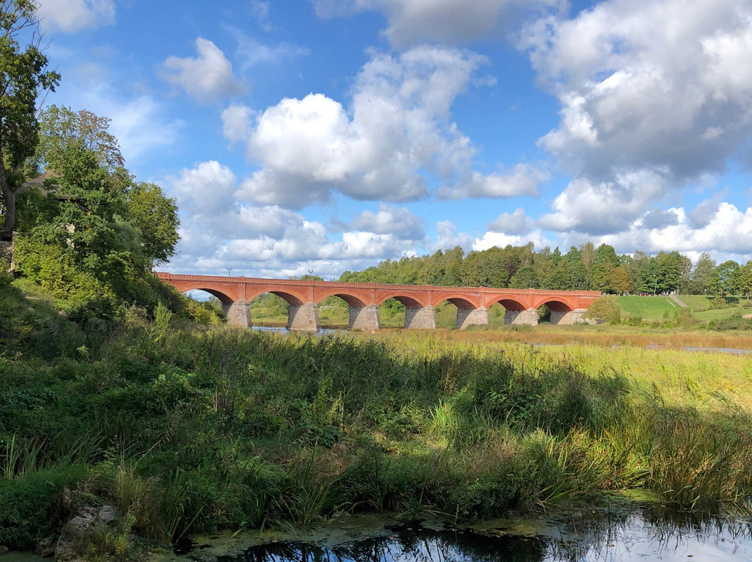 Brick Bridge across the Venta景点图片