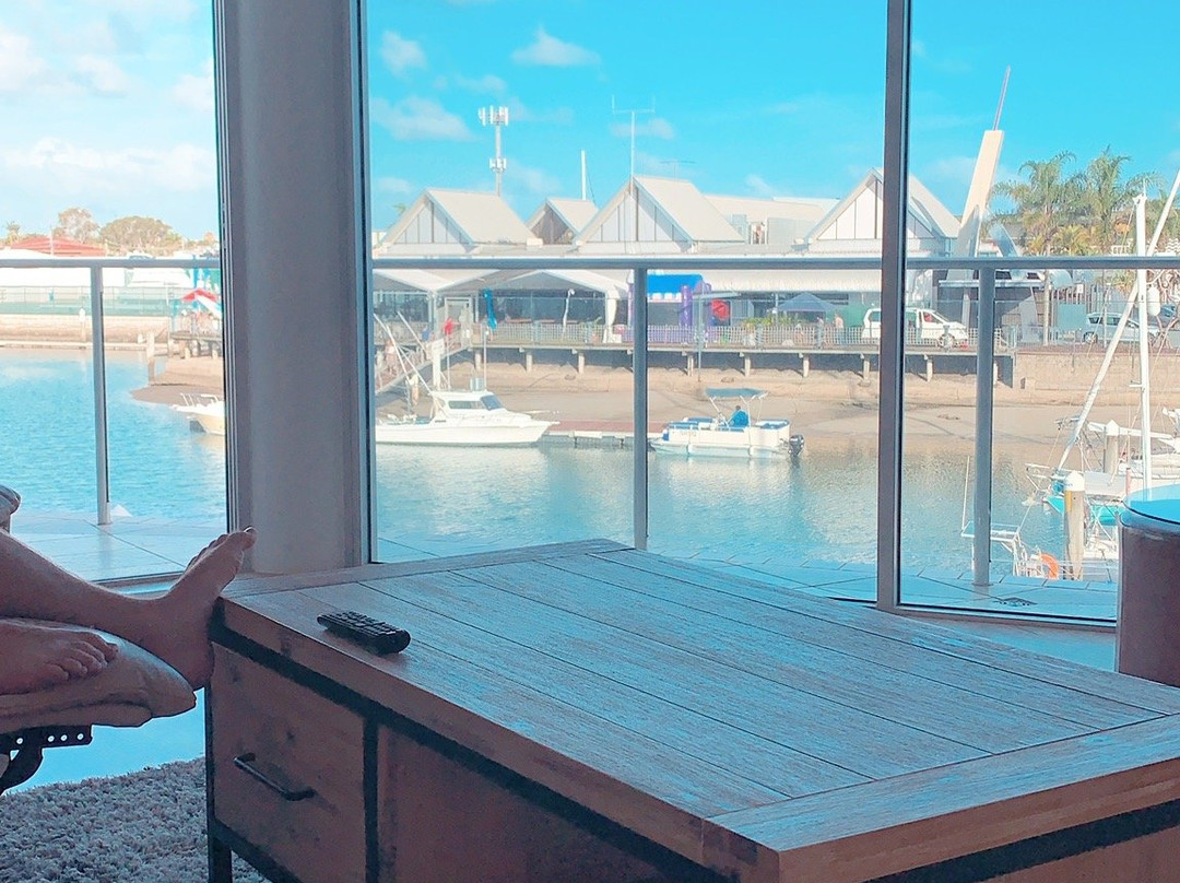 Bluewater Point Resort主图