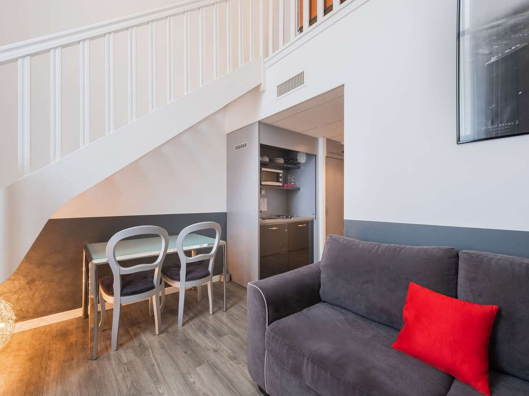 品质套房南特亚特兰蒂克酒店主图