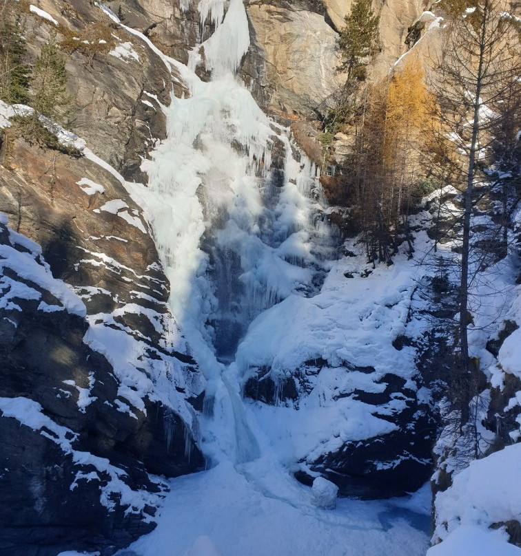 Lillaz Waterfalls景点图片