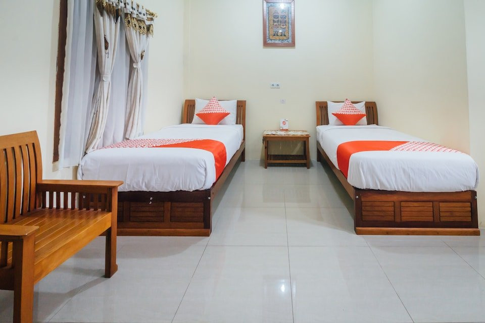 OYO 1300 Crecia Guest House主图