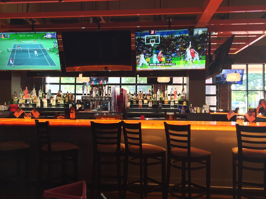 Ironto旅游景点-Frank Theatres CineBowl & Grill