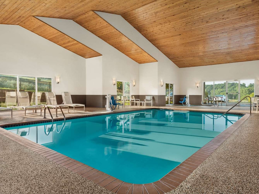 Country Inn & Suites by Radisson, Decorah, IA主图