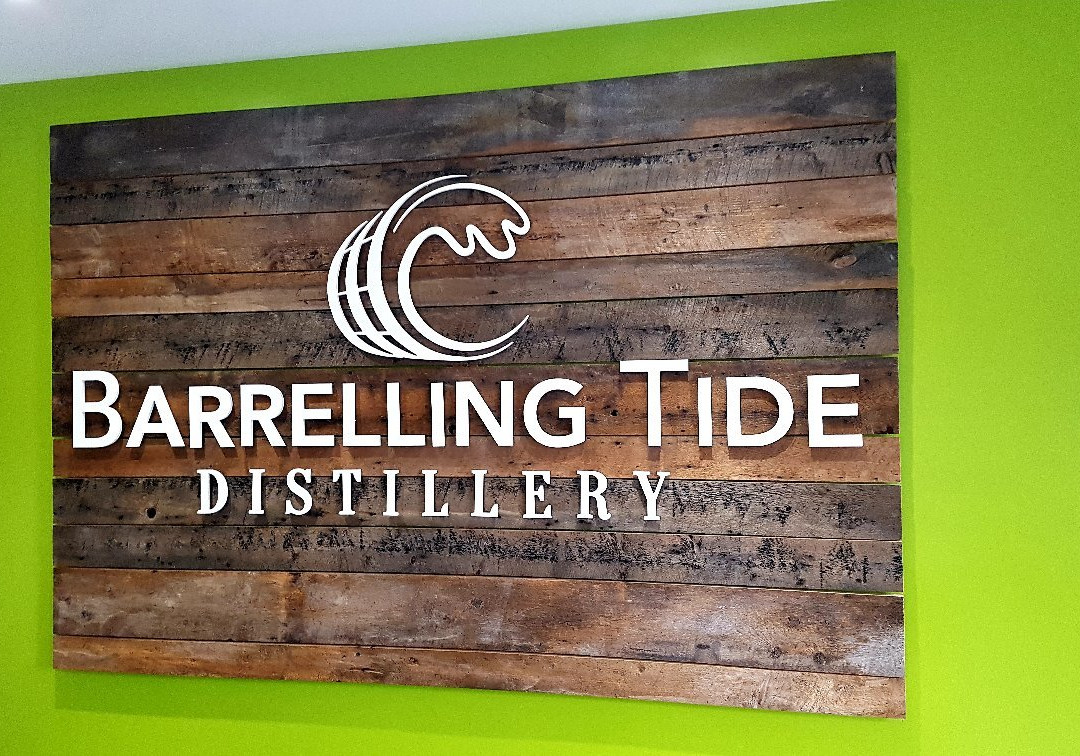 Barrelling Tide Distillery景点图片