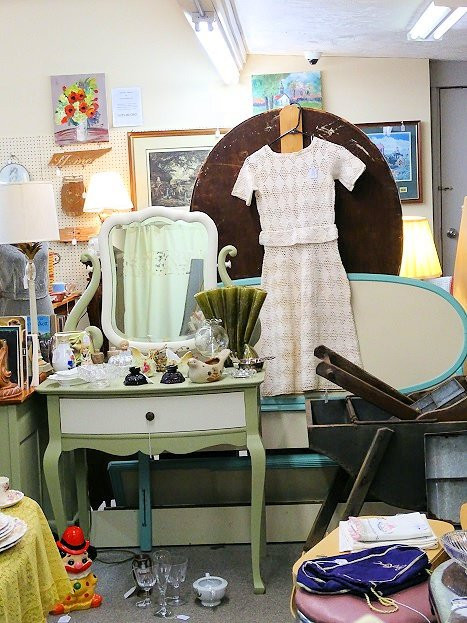Antiques and Collectibles Marketplace景点图片