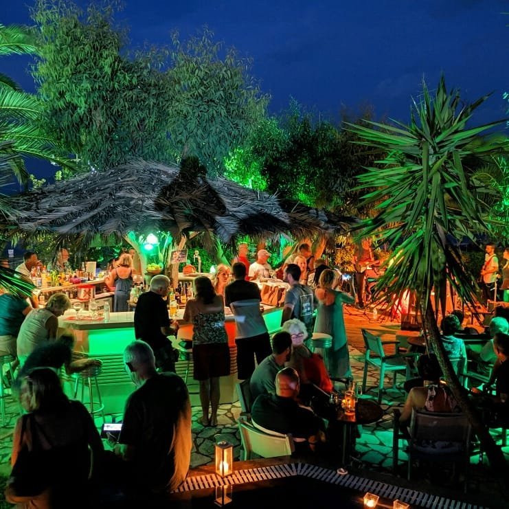 Tree Bar-Nidri必去景点