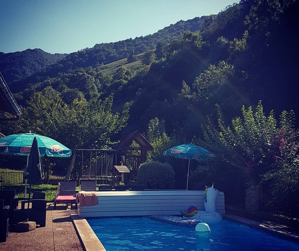 尼夫河源头酒店主图