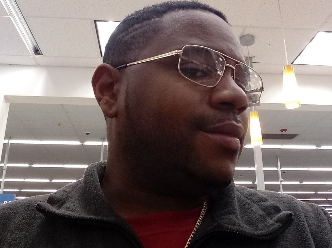 兰普莱特套房酒店主图