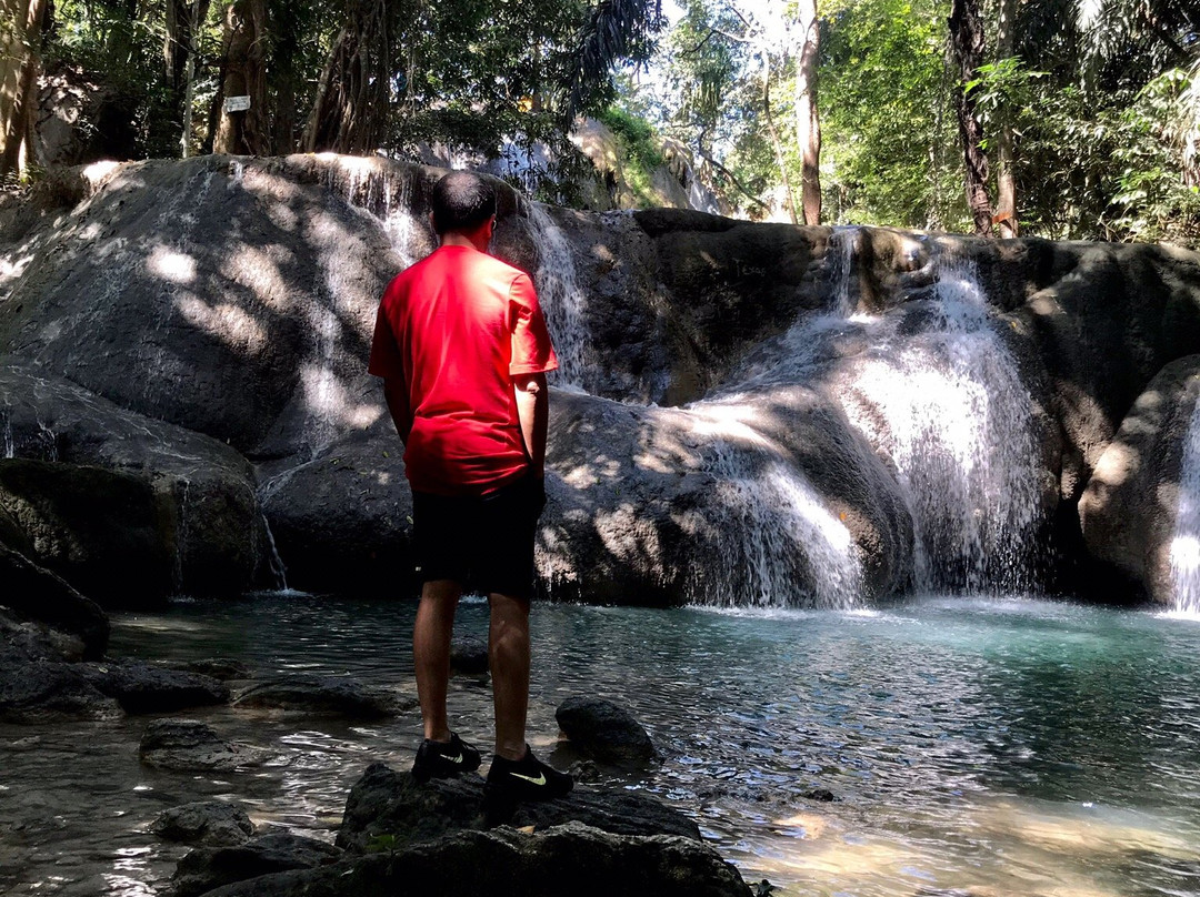 Oenesu Waterfall景点图片