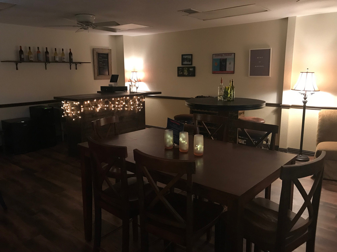Casual Friday Wines景点图片
