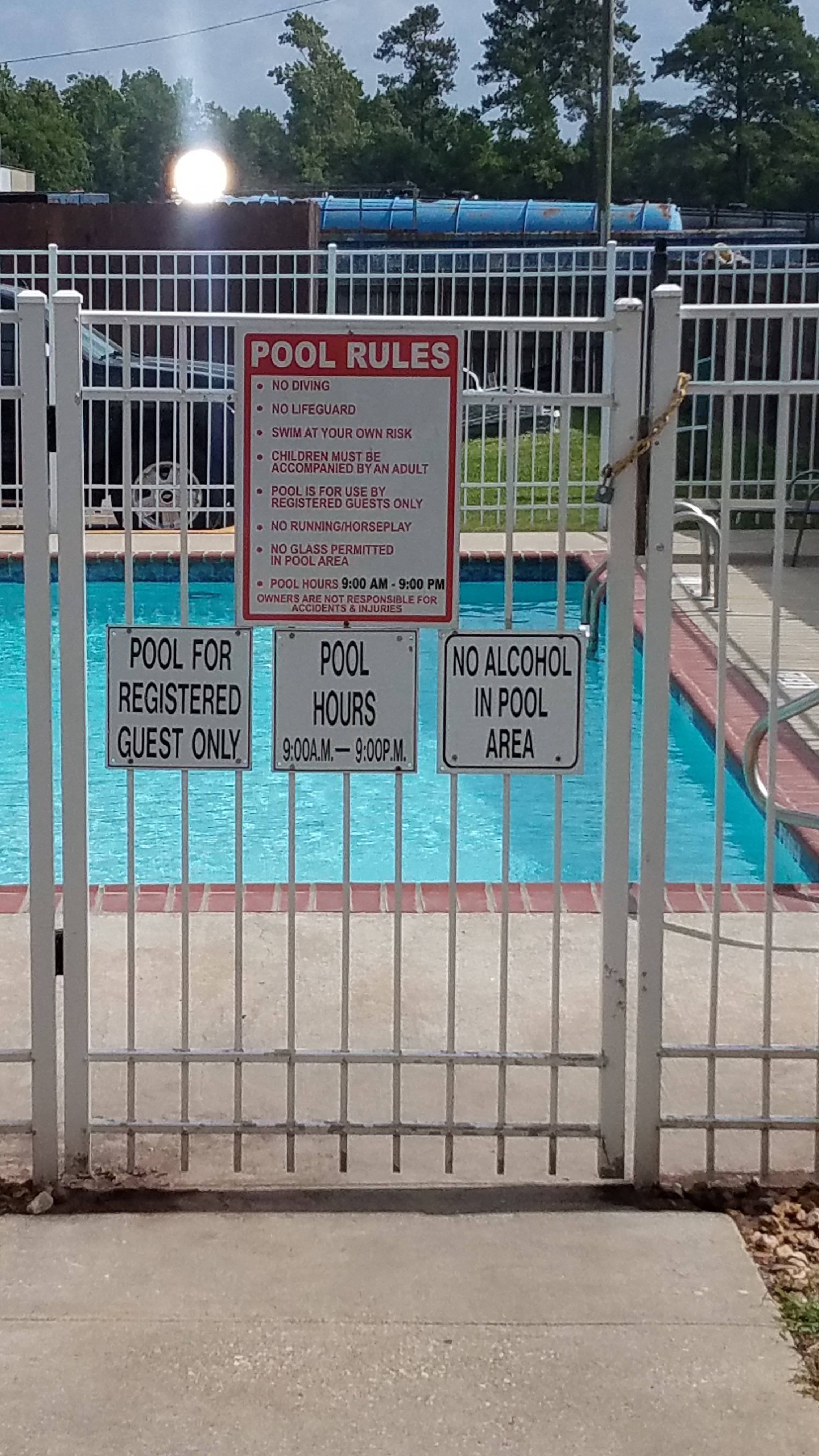 Red Roof Inn & Suites Lake Charles-泳池