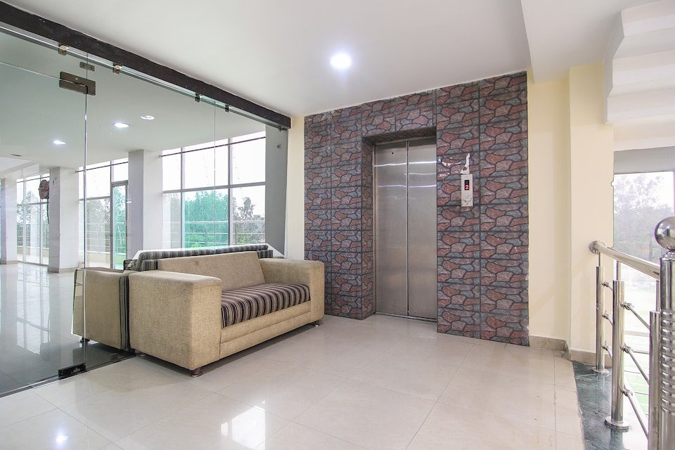 OYO 2032 Hotel Exotica主图