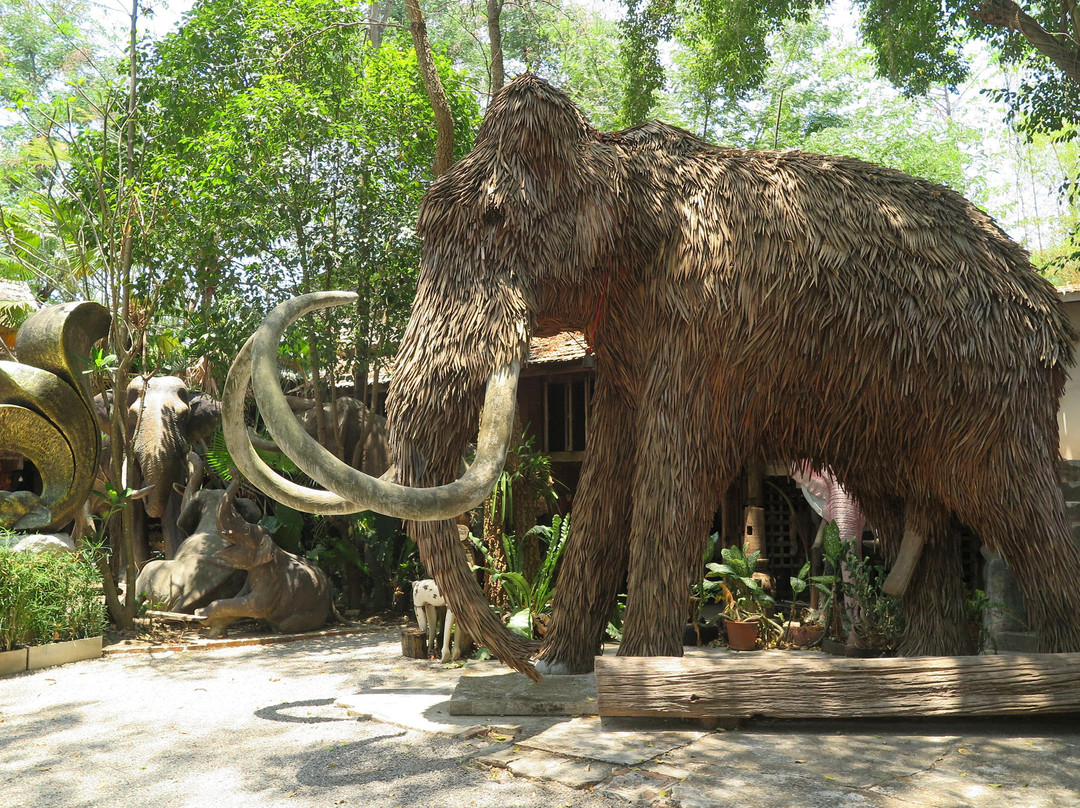 Baan Jang Nak - A Museum of Elephant Wood Carvings景点图片