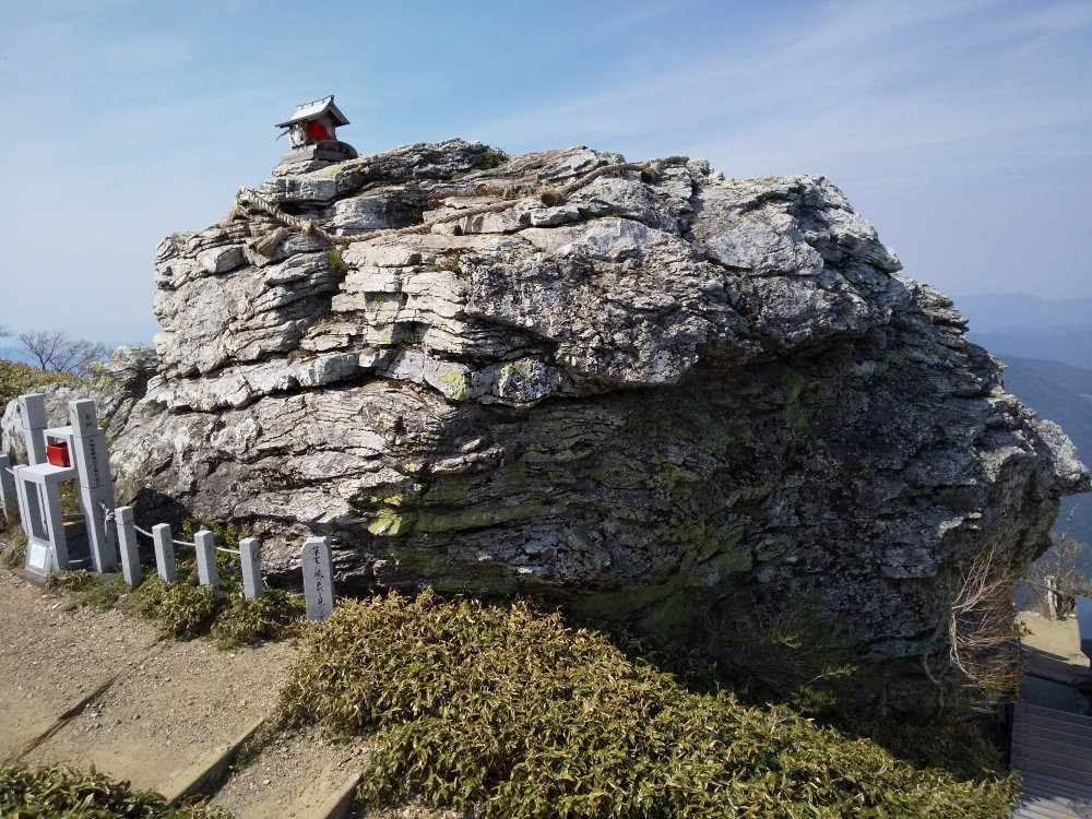 Tsurugisan Hongu Hozoseki Shrine景点图片