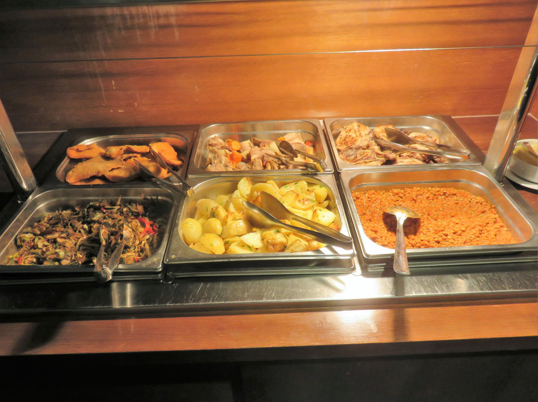 蓝阳卡奇酒店主图