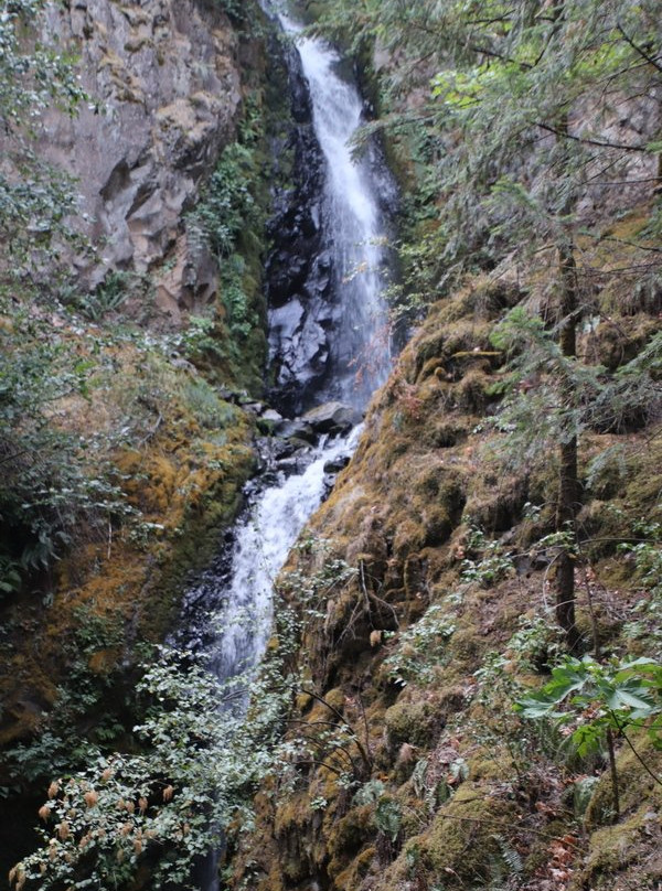 Hole-in-the-Wall Falls-Cascade Locks必去景点