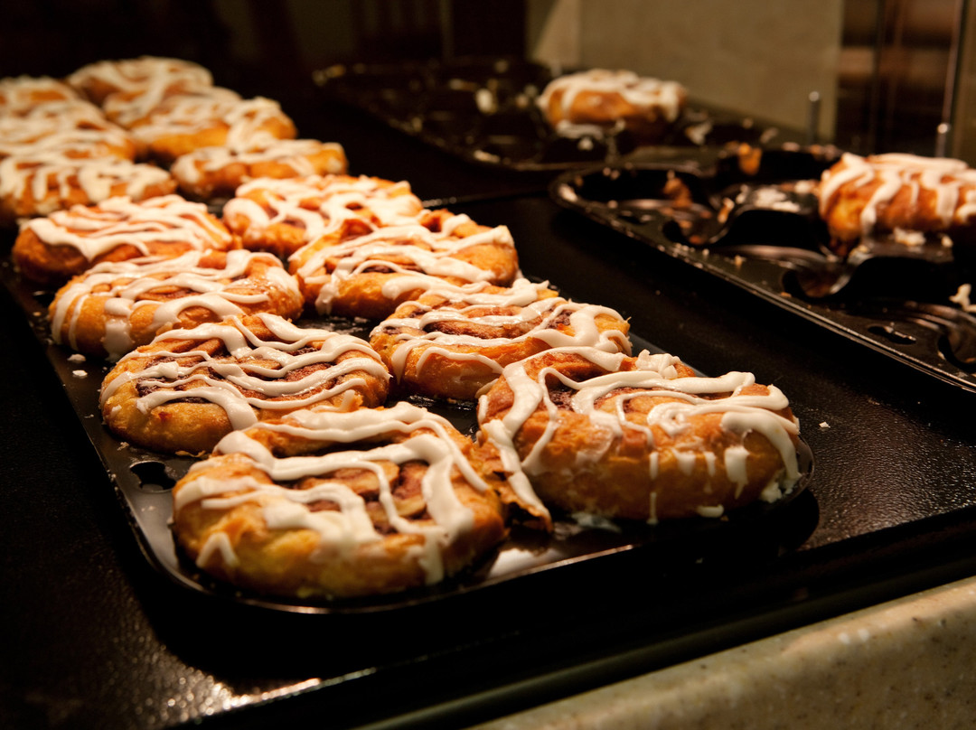 佩拉快捷假日酒店主图