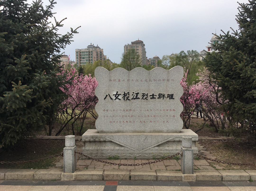 八女群雕-牡丹江市必去景点