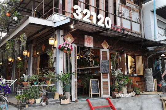 32120  Coffee Cafe