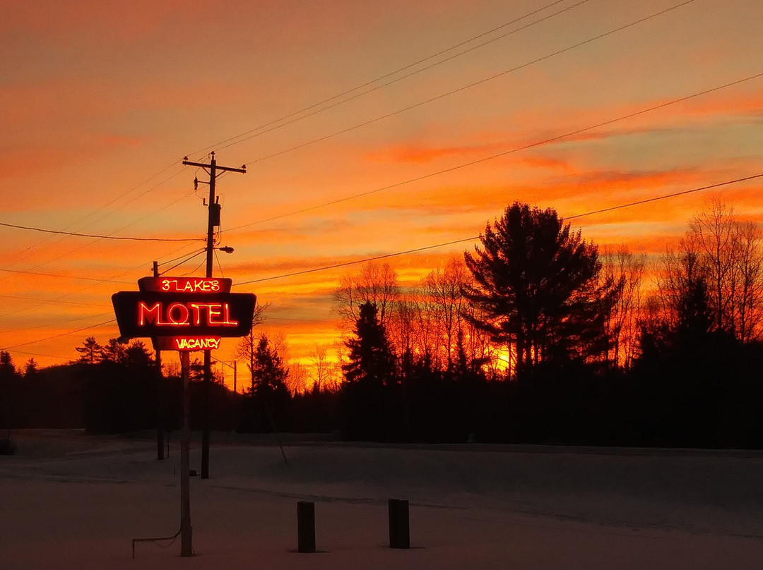 Three Lakes Motel主图