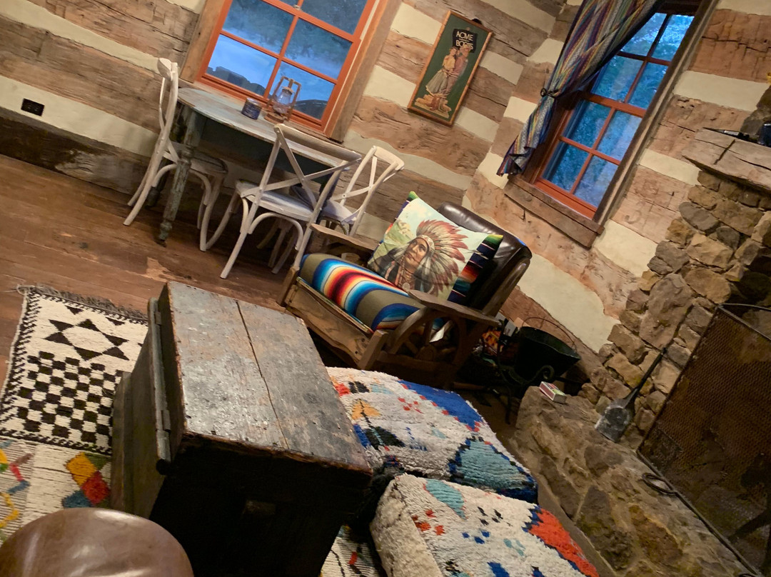 Hillside Cabin主图