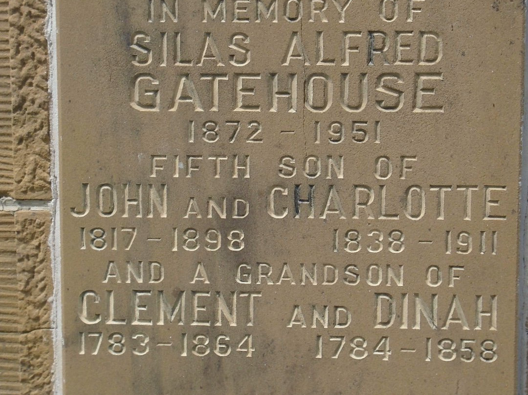 St John the Baptist Chuch景点图片