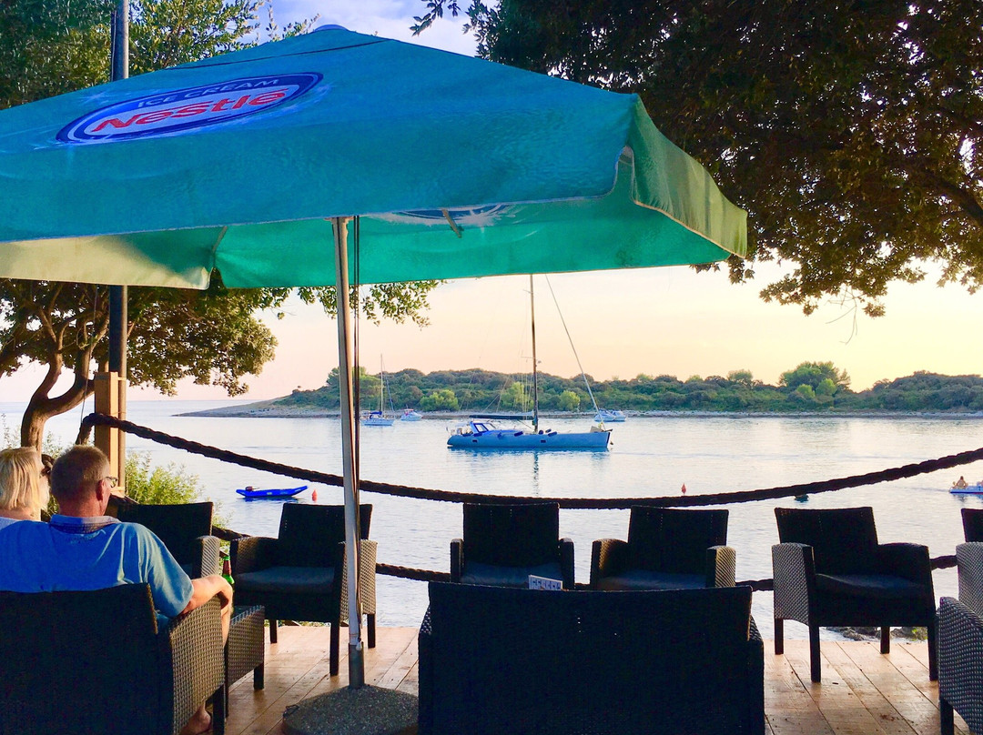 Beach Bar Palma-Banjole必去景点