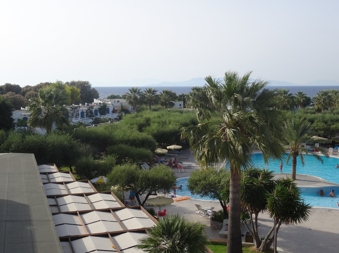 Alex Beach Hotel主图