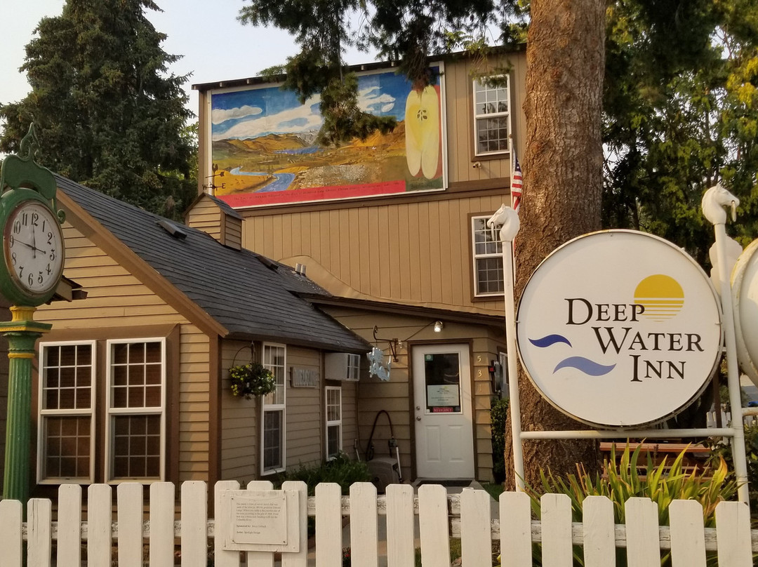 Deep Water Inn主图