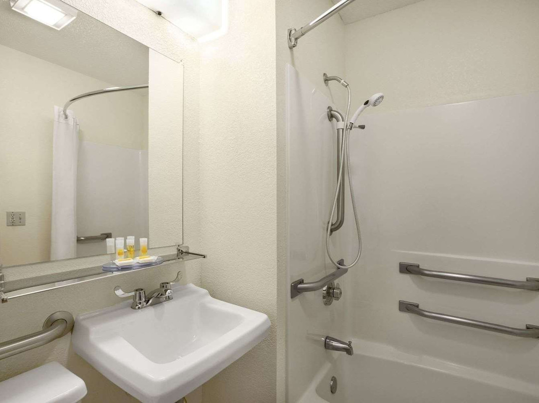 奥格尔斯比/饿岩温德姆戴斯酒店主图