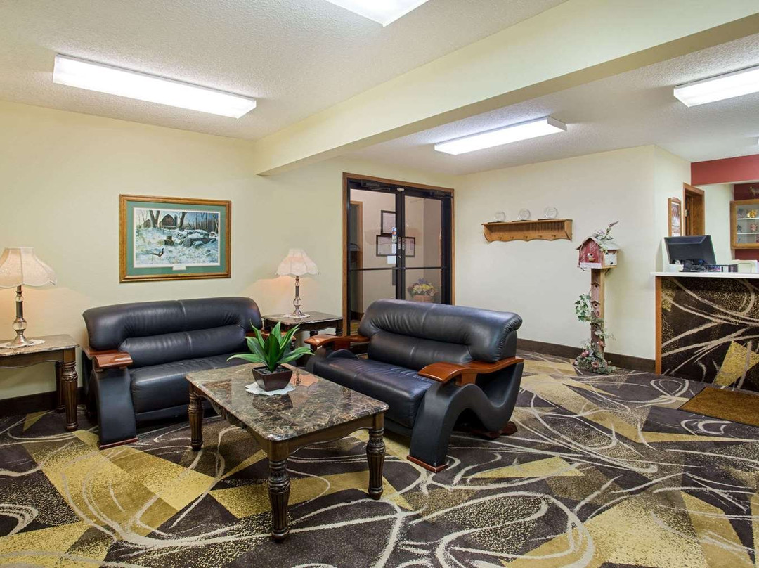 Super 8 by Wyndham Charles City主图