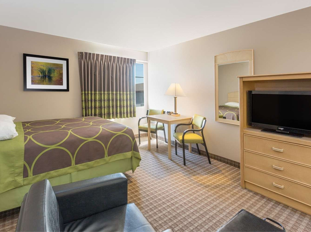 Super 8 by Wyndham Carroll/East主图