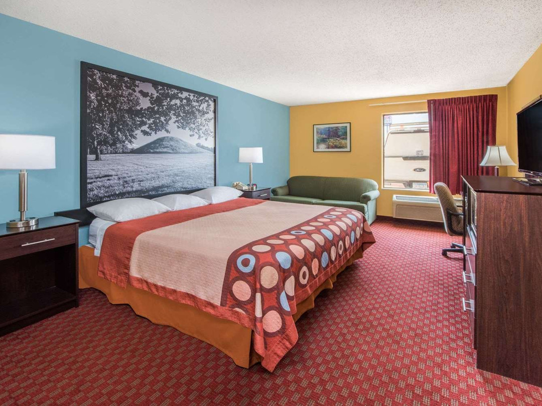 Super 8 by Wyndham Troy IL/St. Louis Area主图
