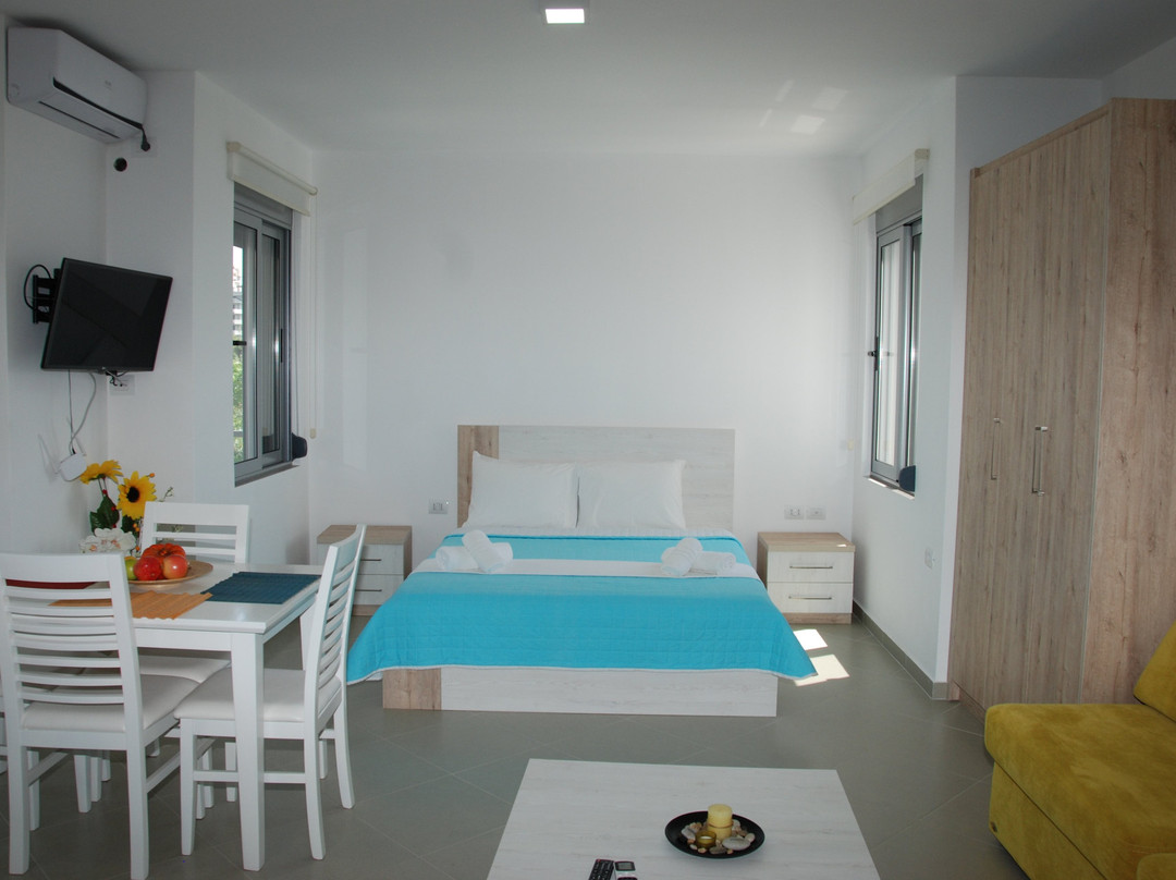 Elegance Apartments主图