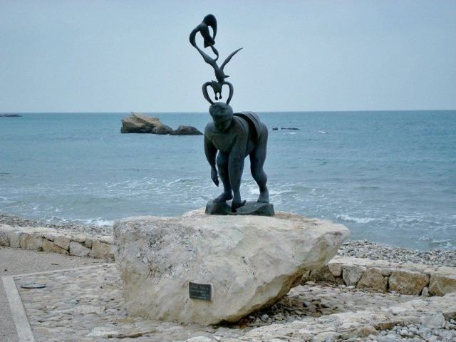 Grottammare旅游景点-Ragazzo con i gabbiani