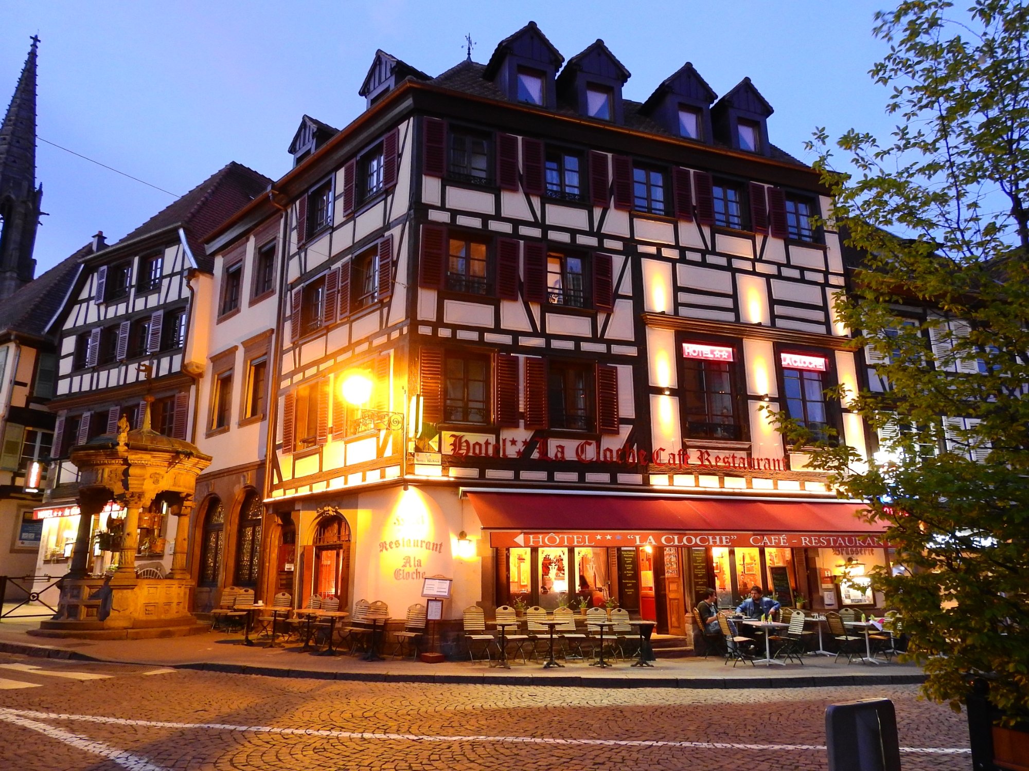 Logis Hôtel de la Cloche-浴室