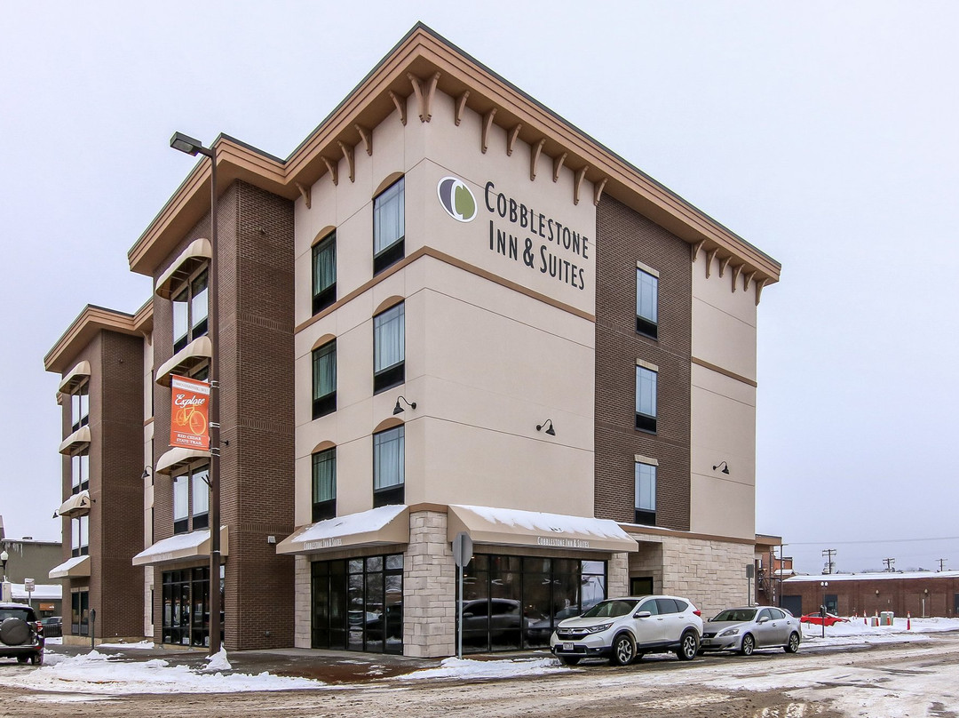 Cobblestone Inn & Suites at UW Stout - Downtown Menomonie主图