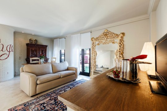 罗杰玫瑰精品酒店-官方